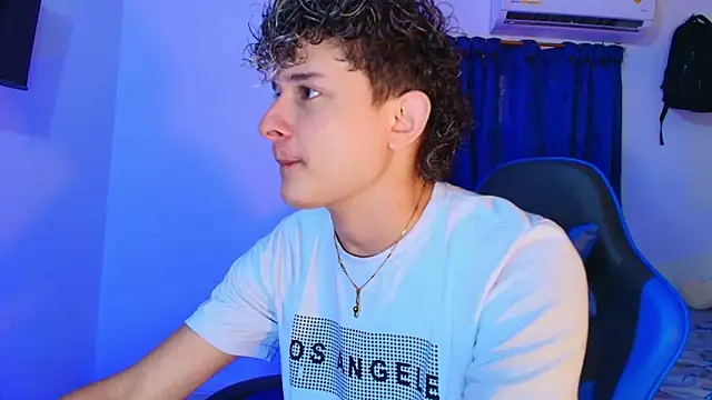 Snapshot of Nathan_Bluee chatting on March 29, 6:08 pm Nathan Bluee online show from March 29, 6:08 pm