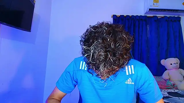 Snapshot of Nathan_Bluee chatting on March 31, 5:24 pm Nathan Bluee online show from March 31, 5:24 pm