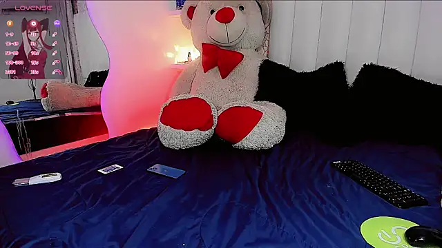 cute-estefany-19 online show from March 1, 1:07 pm