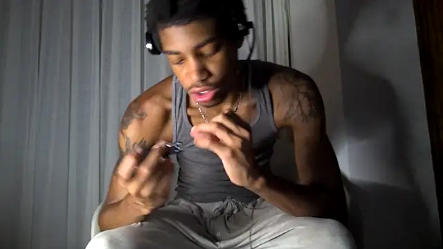 Snapshot of Skinnyblackman chatting on September 10, 5:51 am Skinnyblackman online show from September 10, 5:51 am