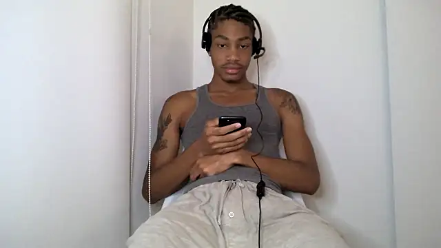 Snapshot of Skinnyblackman chatting on October 2, 2:40 am Skinnyblackman online show from October 2, 2:40 am