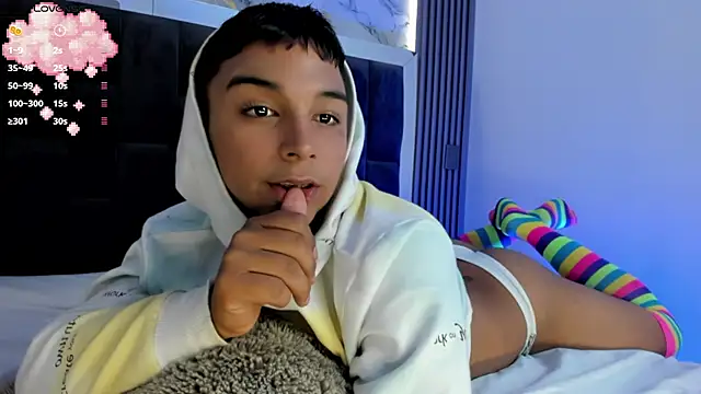 Seductivo jr online show from September 28, 3:23 am