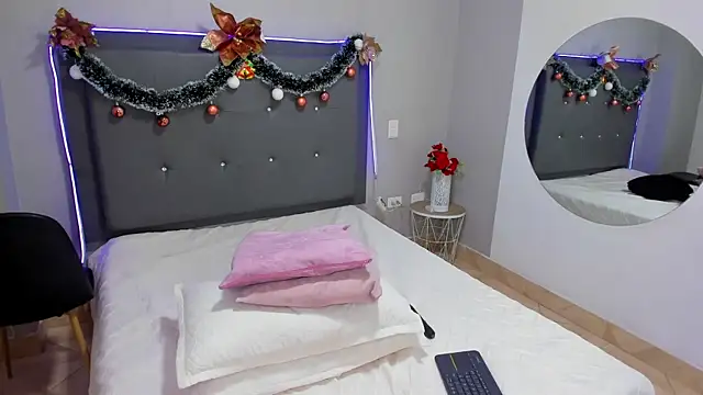 emma lye online show from December 21, 3:03 am