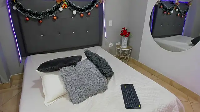 emma lye online show from December 22, 2:38 pm