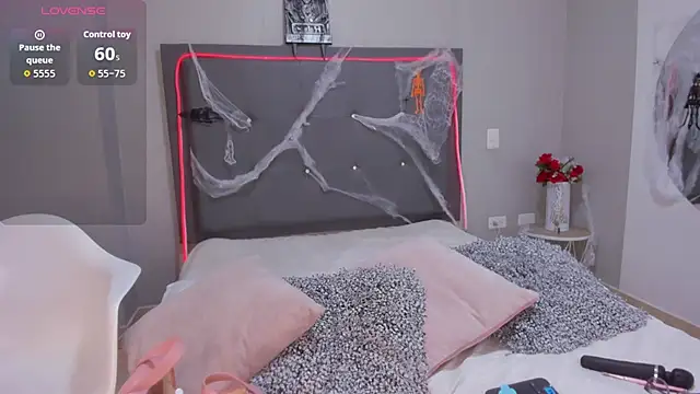 emma lye online show from October 18, 9:04 pm