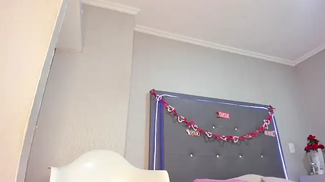 emma lye online show from April 28, 2:27 am