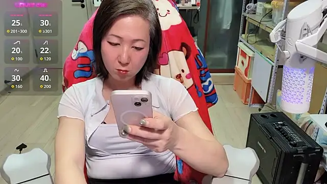 Snapshot of majlee2024 chatting on April 2, 1:42 pm majlee2024 online show from April 2, 1:42 pm