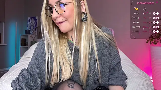 Tanya Acid online show from December 18, 6:25 pm