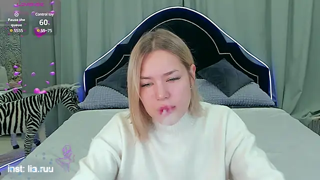 LIA KITTY online show from December 6, 6:59 am