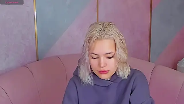 LIA KITTY online show from December 16, 6:32 am