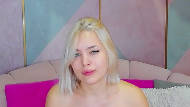 LIA KITTY online show from December 17, 6:24 am
