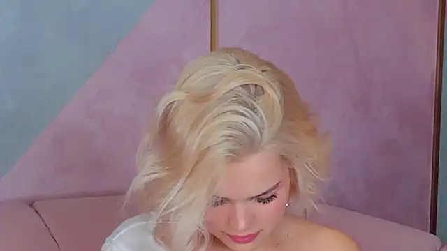 LIA KITTY online show from December 19, 12:34 pm