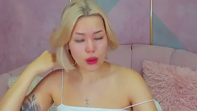 LIA KITTY online show from February 3, 7:07 am