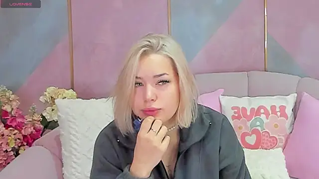 LIA KITTY online show from March 13, 6:37 am