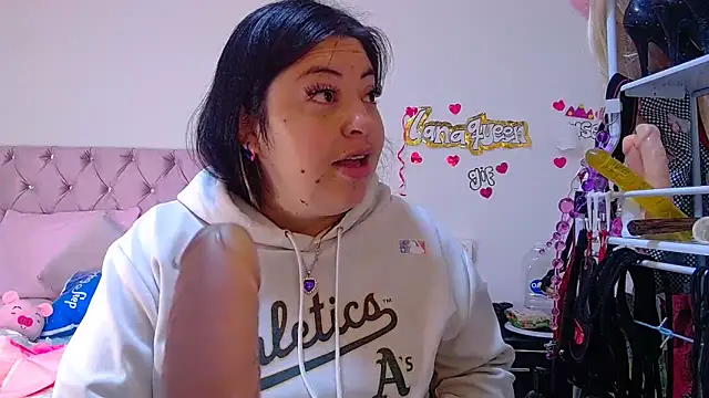 lanaqueen699 online show from May 6, 12:21 pm