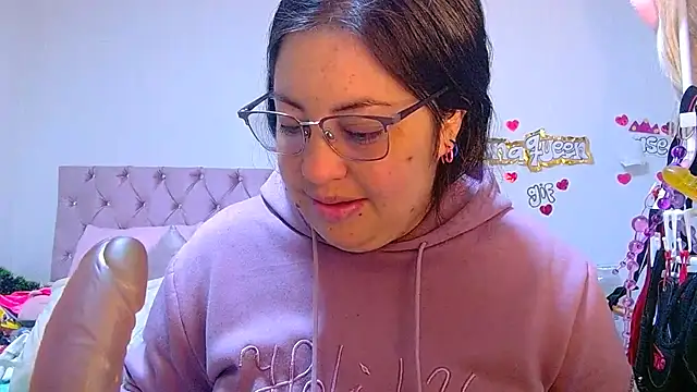 lanaqueen699 online show from May 7, 12:10 pm