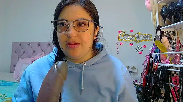 lanaqueen699 online show from May 14, 12:23 pm