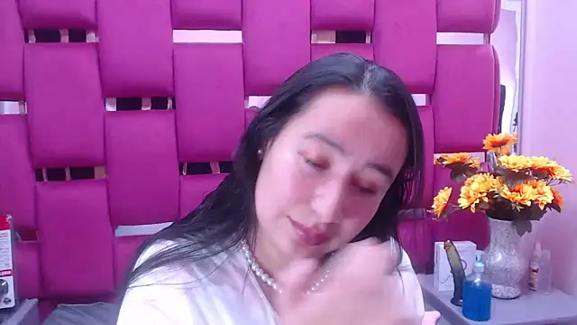 Snapshot of NaomyPrinces chatting on January 6, 1:52 pm NaomyPrinces online show from January 6, 1:52 pm
