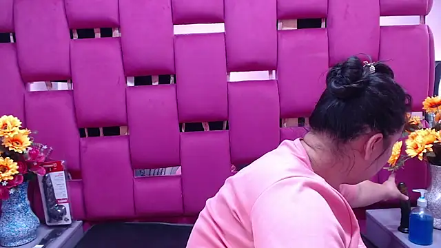 Snapshot of NaomyPrinces chatting on January 9, 1:35 pm NaomyPrinces online show from January 9, 1:35 pm