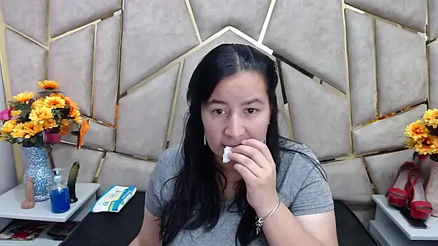 Snapshot of NaomyPrinces chatting on January 22, 1:32 pm NaomyPrinces online show from January 22, 1:32 pm