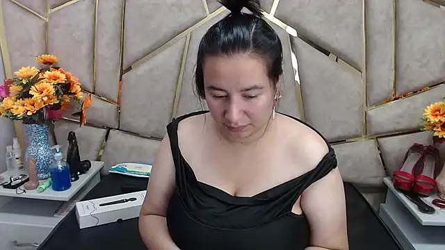 Snapshot of NaomyPrinces chatting on January 24, 1:57 pm NaomyPrinces online show from January 24, 1:57 pm