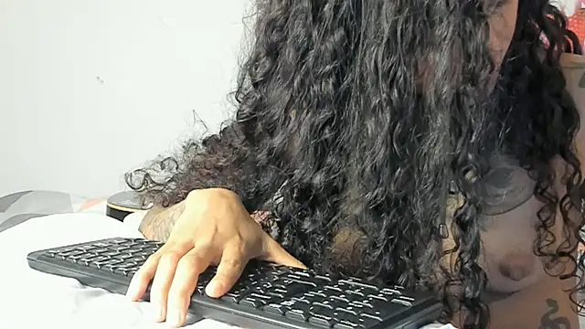 Snapshot of Ama_music chatting on December 9, 4:15 pm Ama music online show from December 9, 4:15 pm