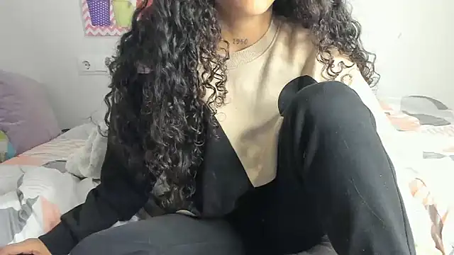 Snapshot of Ama_music chatting on December 10, 7:22 pm Ama music online show from December 10, 7:22 pm