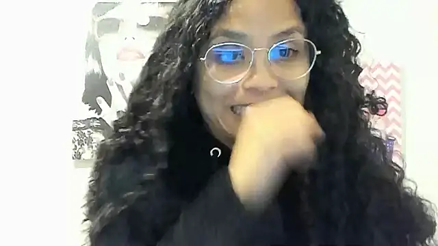 Snapshot of Ama_music chatting on December 23, 6:27 pm Ama music online show from December 23, 6:27 pm