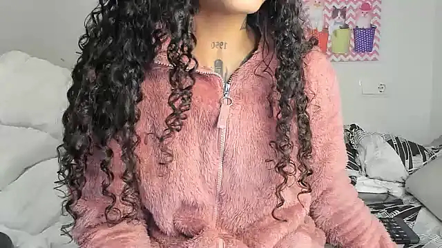 Snapshot of Ama_music chatting on December 28, 8:15 pm Ama music online show from December 28, 8:15 pm