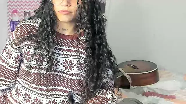 Snapshot of Ama_music chatting on January 4, 5:05 pm Ama music online show from January 4, 5:05 pm