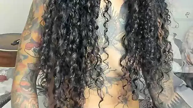 Snapshot of Ama_music chatting on January 4, 8:16 pm Ama music online show from January 4, 8:16 pm