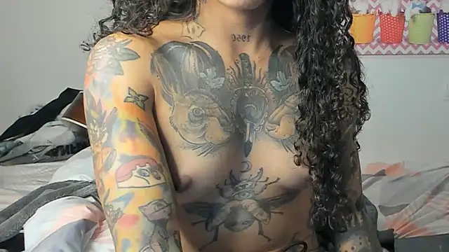 Snapshot of Ama_music chatting on January 6, 8:28 pm Ama music online show from January 6, 8:28 pm