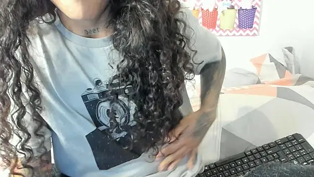 Snapshot of Ama_music chatting on January 12, 11:28 am Ama music online show from January 12, 11:28 am