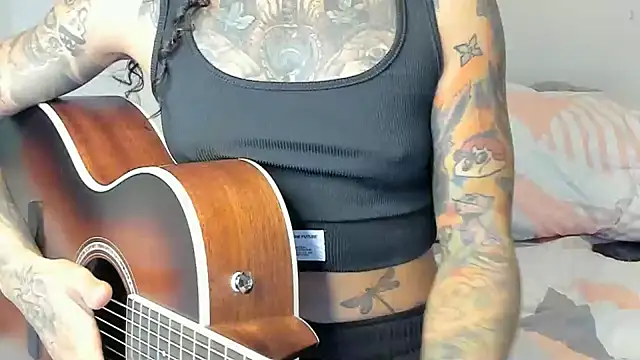 Snapshot of Ama_music chatting on January 16, 2:51 pm Ama music online show from January 16, 2:51 pm