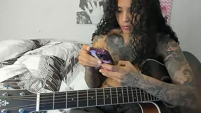 Snapshot of Ama_music chatting on February 3, 7:21 pm Ama music online show from February 3, 7:21 pm