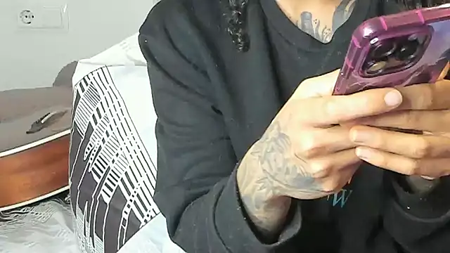 Snapshot of Ama_music chatting on February 6, 6:13 pm Ama music online show from February 6, 6:13 pm