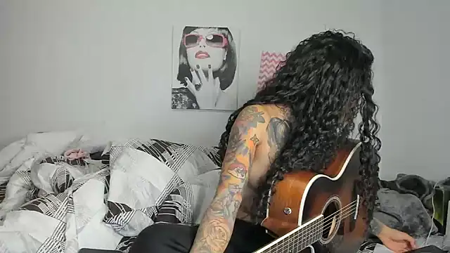 Snapshot of Ama_music chatting on February 8, 7:27 pm Ama music online show from February 8, 7:27 pm