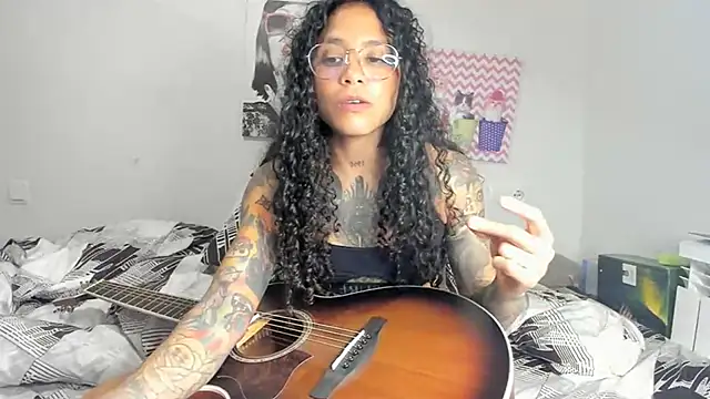 Snapshot of Ama_music chatting on February 15, 7:39 pm Ama music online show from February 15, 7:39 pm