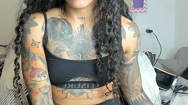 Snapshot of Ama_music chatting on February 17, 7:42 pm Ama music online show from February 17, 7:42 pm