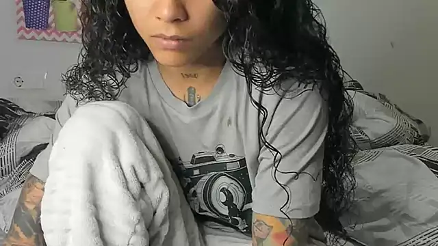 Snapshot of Ama_music chatting on February 19, 6:10 pm Ama music online show from February 19, 6:10 pm