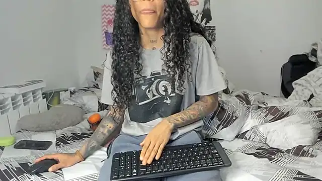 Snapshot of Ama_music chatting on February 20, 2:57 pm Ama music online show from February 20, 2:57 pm