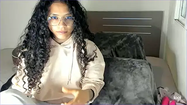 Snapshot of Ama_music chatting on March 19, 8:23 am Ama music online show from March 19, 8:23 am