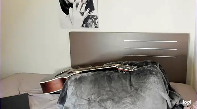 Snapshot of Ama_music chatting on March 21, 8:50 am Ama music online show from March 21, 8:50 am