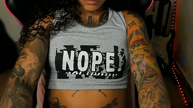 Snapshot of Ama_music chatting on September 14, 10:47 am Ama music online show from September 14, 10:47 am