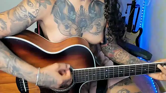 Snapshot of Ama_music chatting on September 19, 1:56 pm Ama music online show from September 19, 1:56 pm