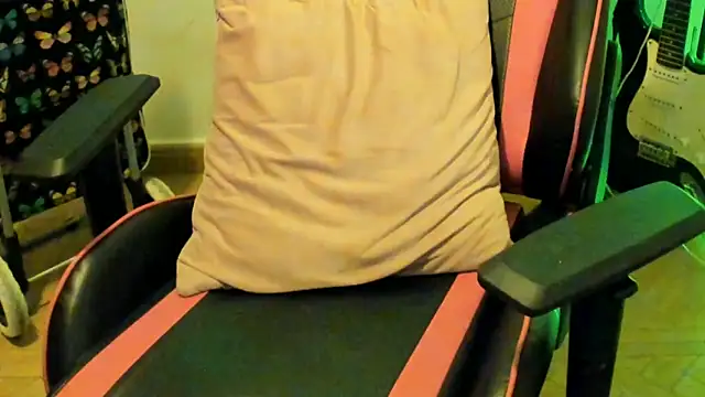 Snapshot of Ama_music chatting on September 22, 10:17 am Ama music online show from September 22, 10:17 am