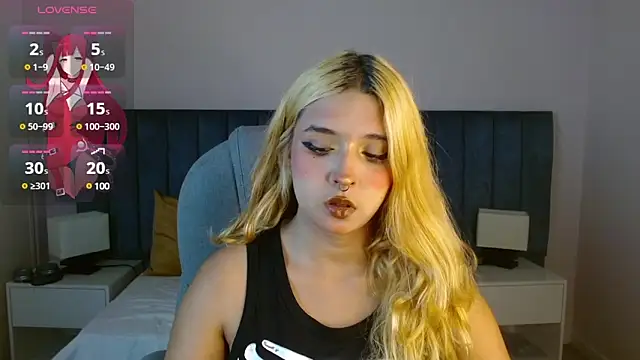 Snapshot of april_bunnyy chatting on December 10, 4:56 am april bunnyy online show from December 10, 4:56 am