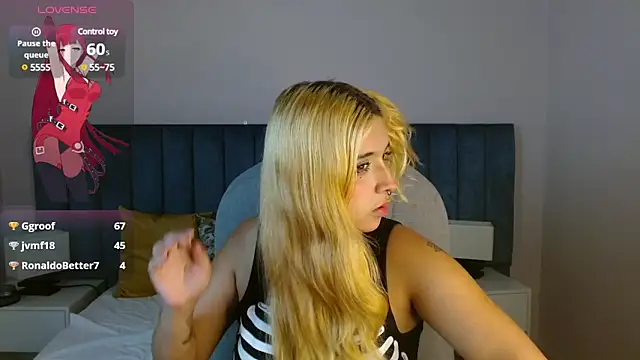 Snapshot of april_bunnyy chatting on December 10, 7:58 am april bunnyy online show from December 10, 7:58 am