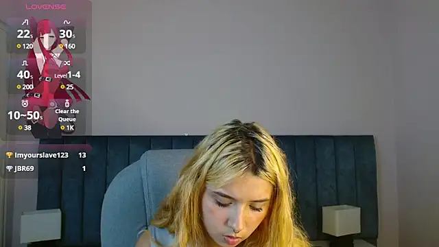 Snapshot of april_bunnyy chatting on December 20, 12:52 am april bunnyy online show from December 20, 12:52 am
