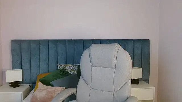 Snapshot of april_bunnyy chatting on December 20, 10:54 pm april bunnyy online show from December 20, 10:54 pm